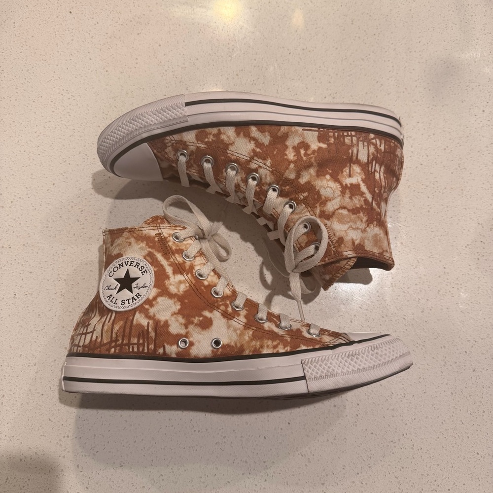 Converse Chuck Taylor All Star Hi Bleach Tie Dye Brown Tan Sneaker W9/M7 - Picture 2 of 8